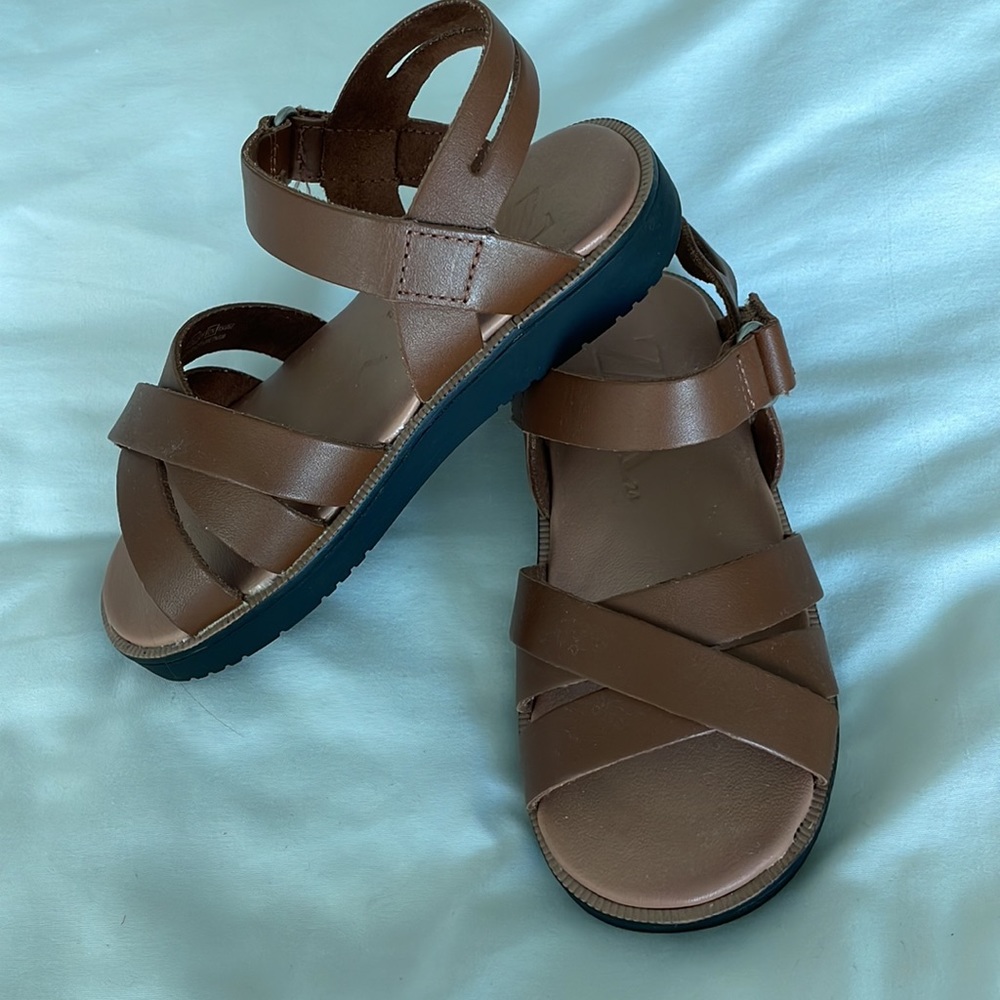 Brand New Zara Brown Sandals. No tags but brand new and never used. Size 24
